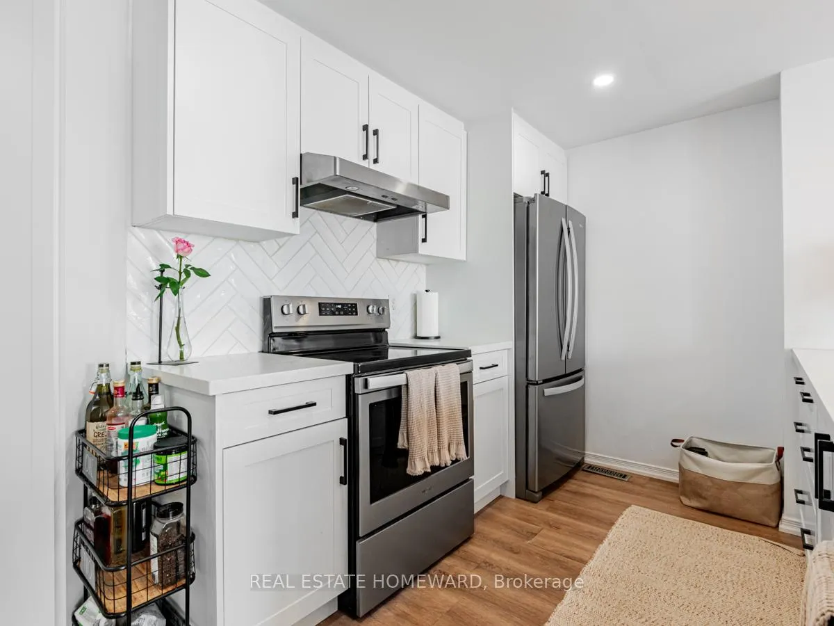 Photo 6 of 2033 Swan Street, Innisfil, Alcona — HOMEH