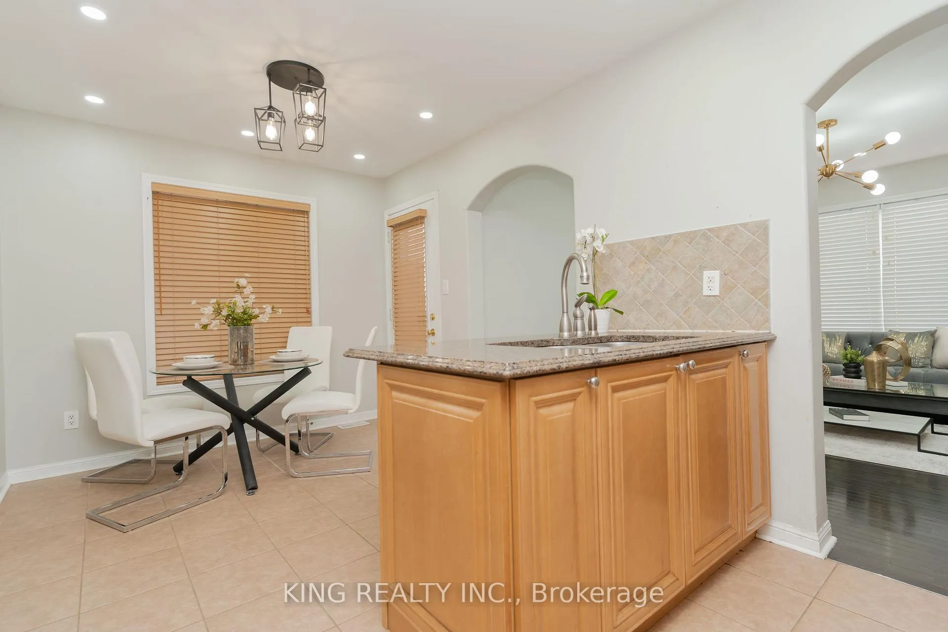 Photo 9 of 54 Coachlight Crescent S, Brampton, Vales of Castlemore — HOMEH