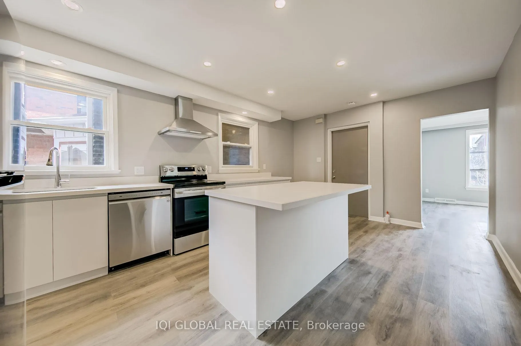 Photo 2 of Unit 2, 708 Euclid Avenue, Toronto, The Annex — HOMEH