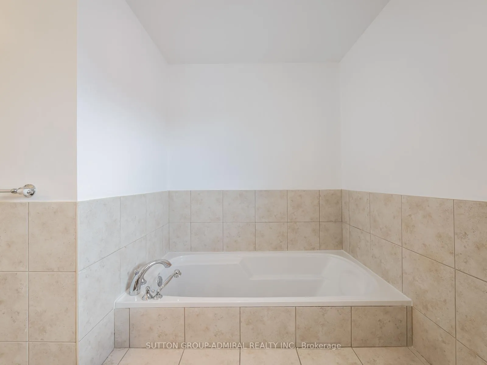 Photo 31 of 21 Lawrie Road, Vaughan, Beverley Glen — HOMEH