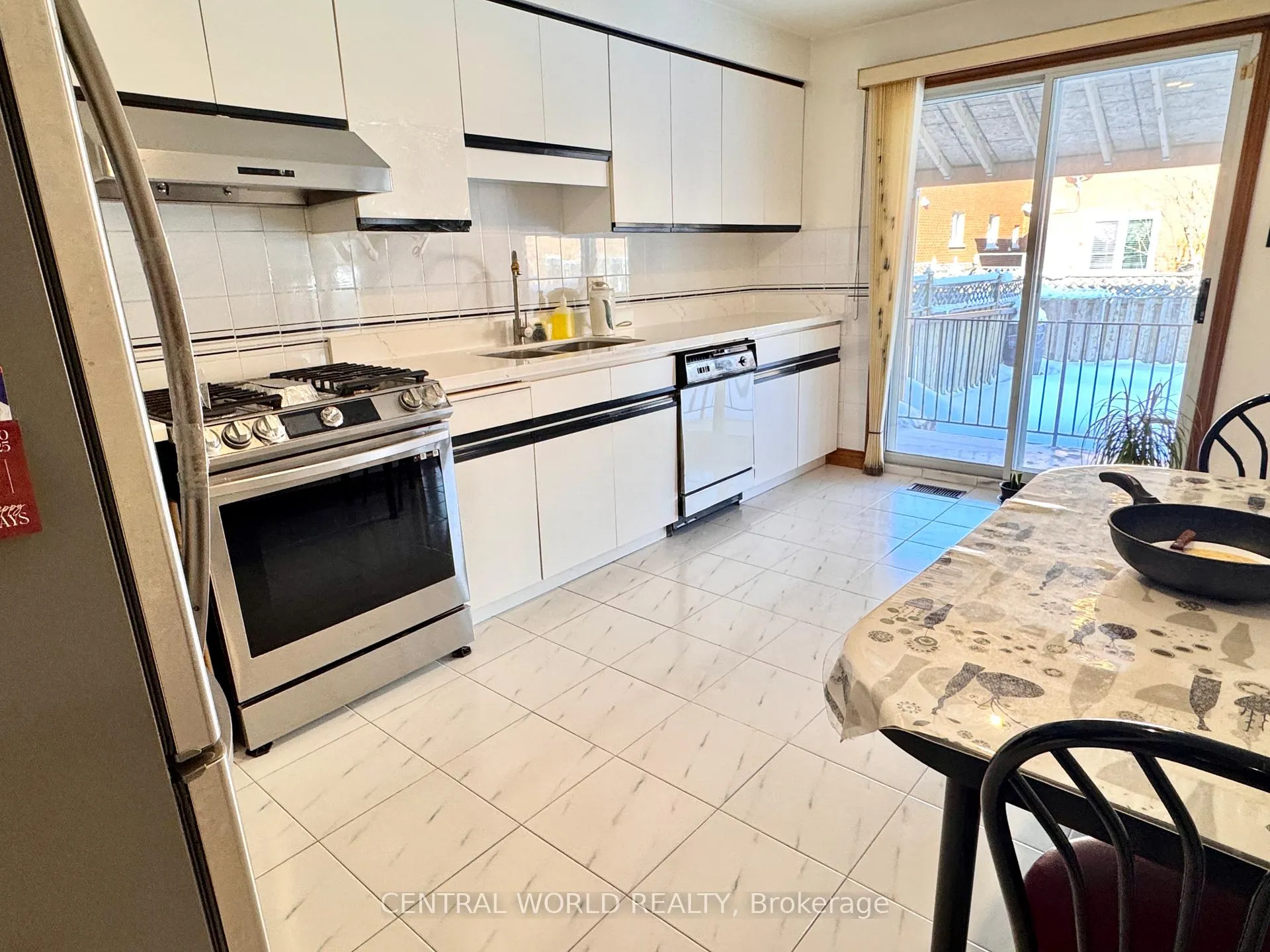 Photo 2 of Unit (2ND), 35 Joycedale Street, Markham, Middlefield — HOMEH