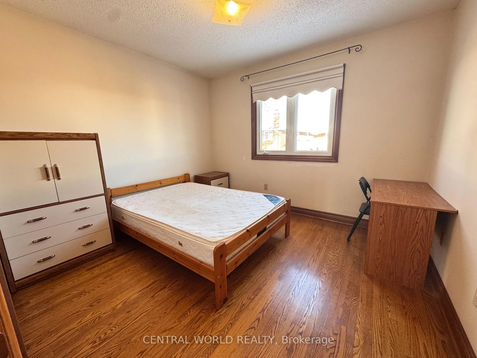 Photo 4 of Unit (2ND), 35 Joycedale Street, Markham, Middlefield — HOMEH
