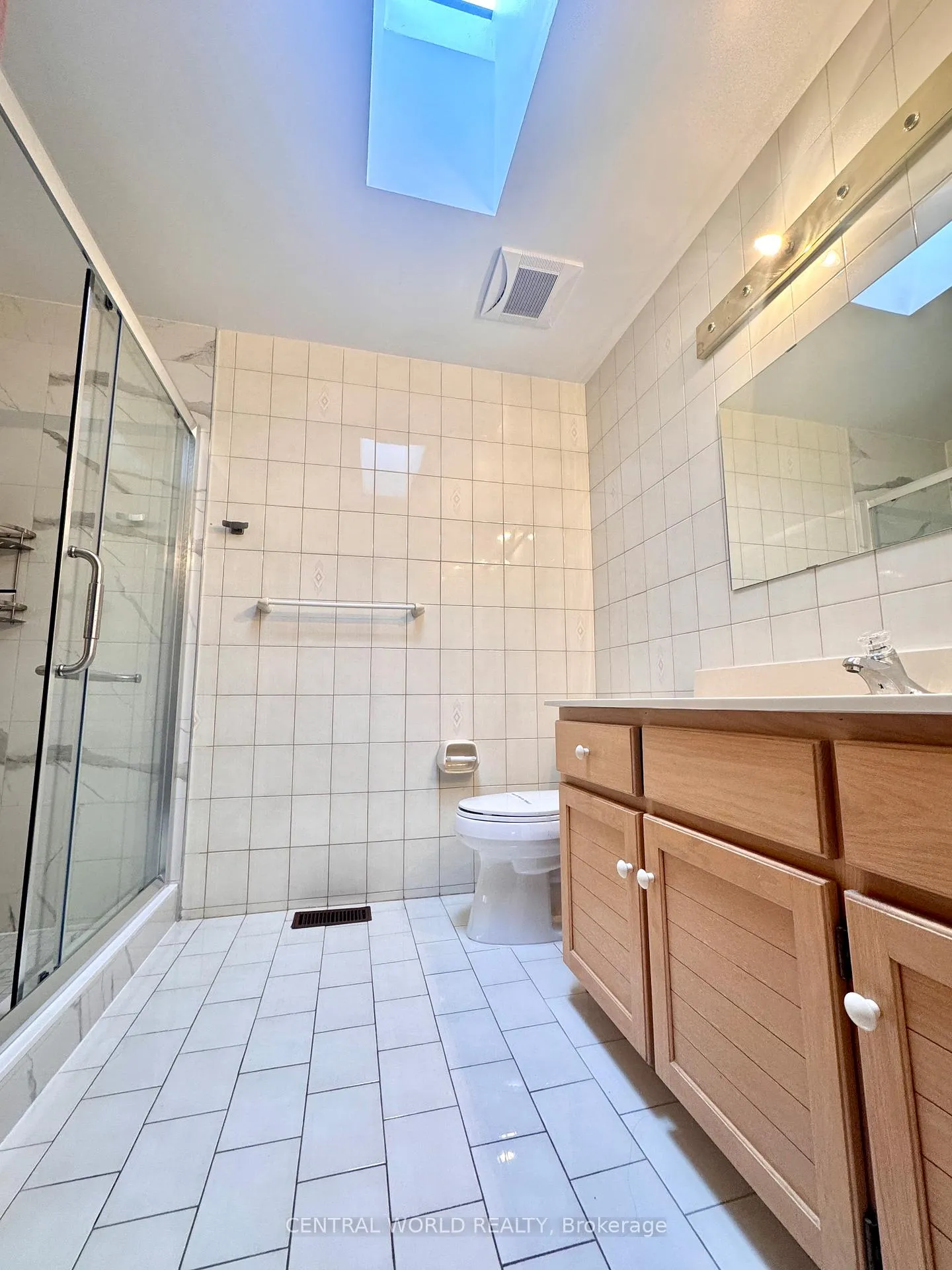Photo 6 of Unit (2ND), 35 Joycedale Street, Markham, Middlefield — HOMEH