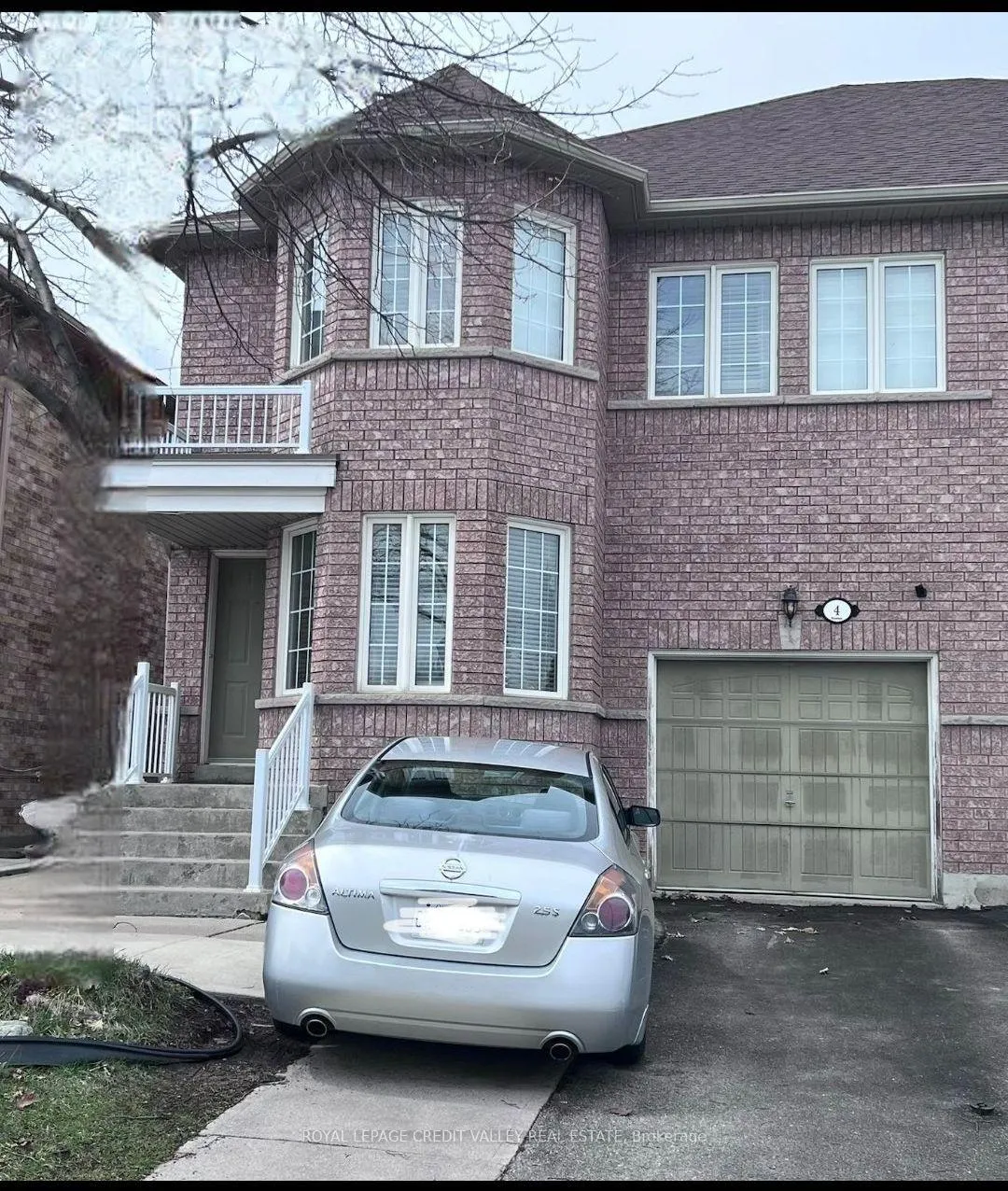 Front of 4 Kanata Road
