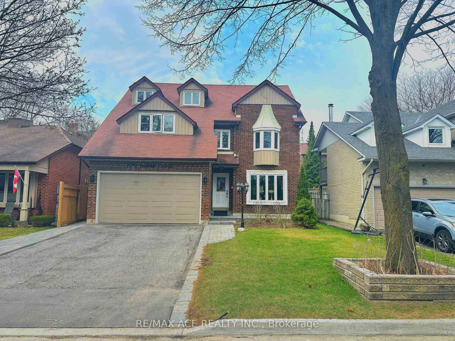 Front of 1579 Heathside Crescent