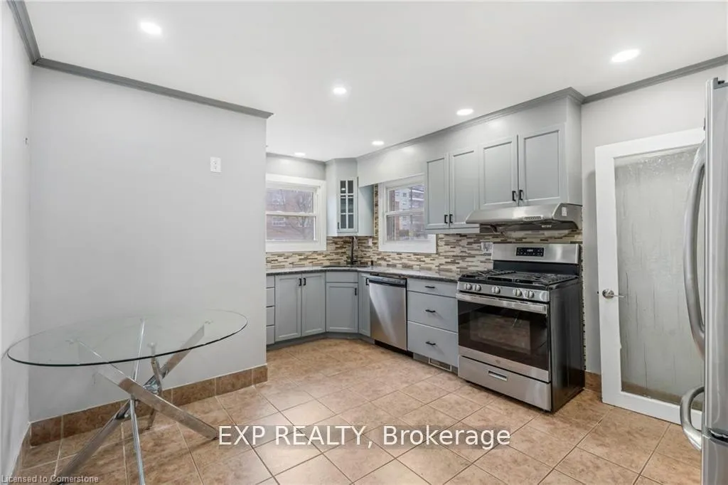 Photo 10 of 494 East 37th Street, Hamilton, Macassa — HOMEH