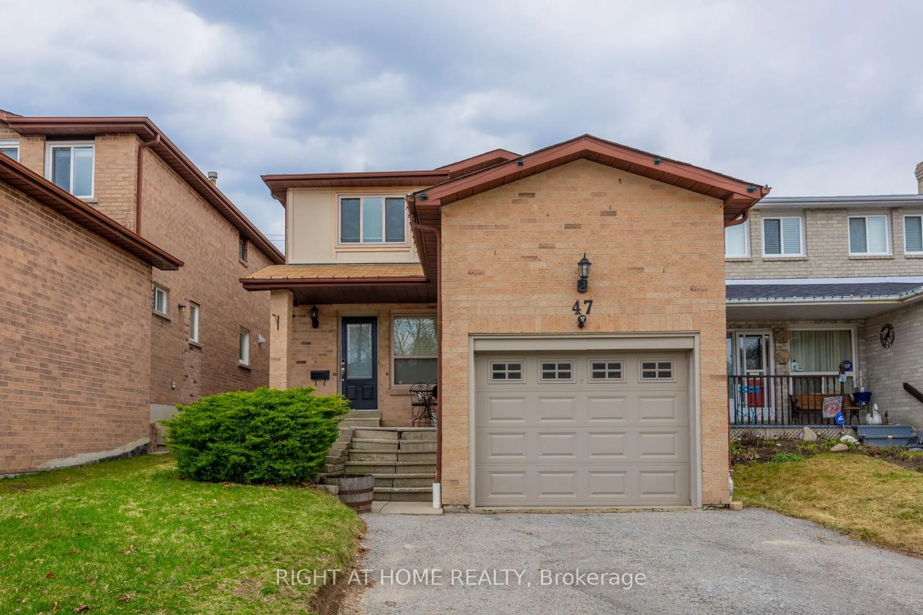 Photo 2 of 47 Woodward Crescent, Ajax, Central — HOMEH