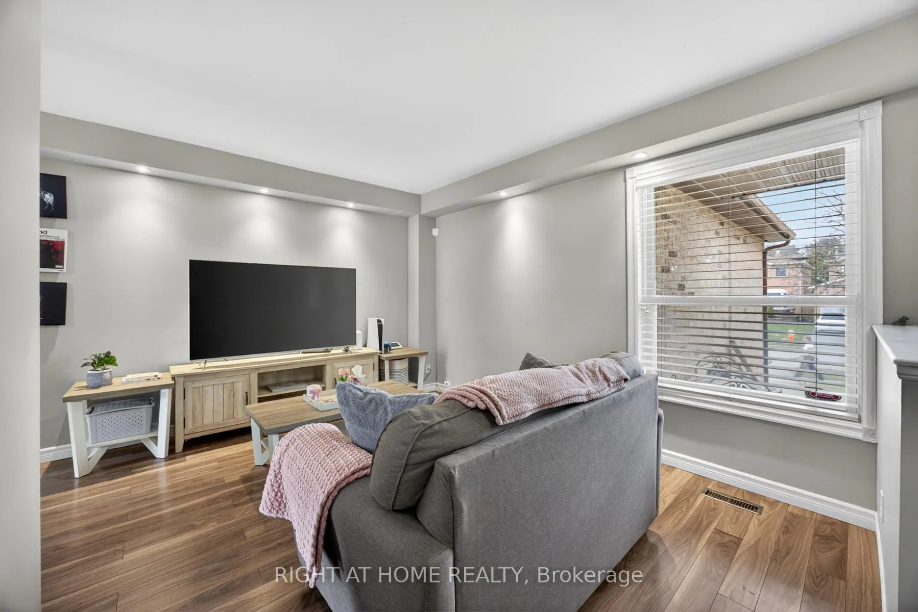 Photo 6 of 47 Woodward Crescent, Ajax, Central — HOMEH