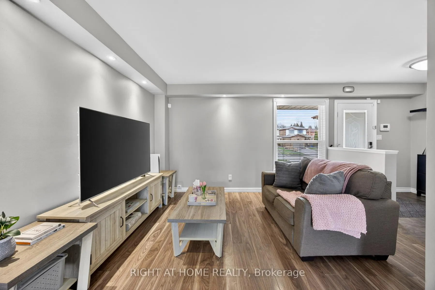 Photo 10 of 47 Woodward Crescent, Ajax, Central — HOMEH