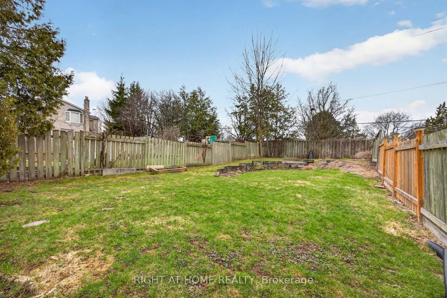 Photo 40 of 47 Woodward Crescent, Ajax, Central — HOMEH