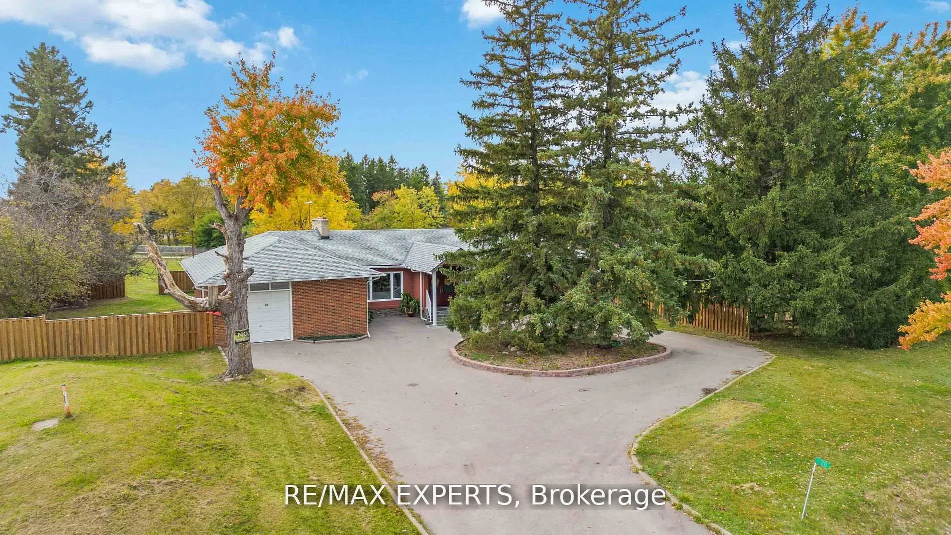 Photo 2 of 20 Leonard Road, King, Schomberg — HOMEH
