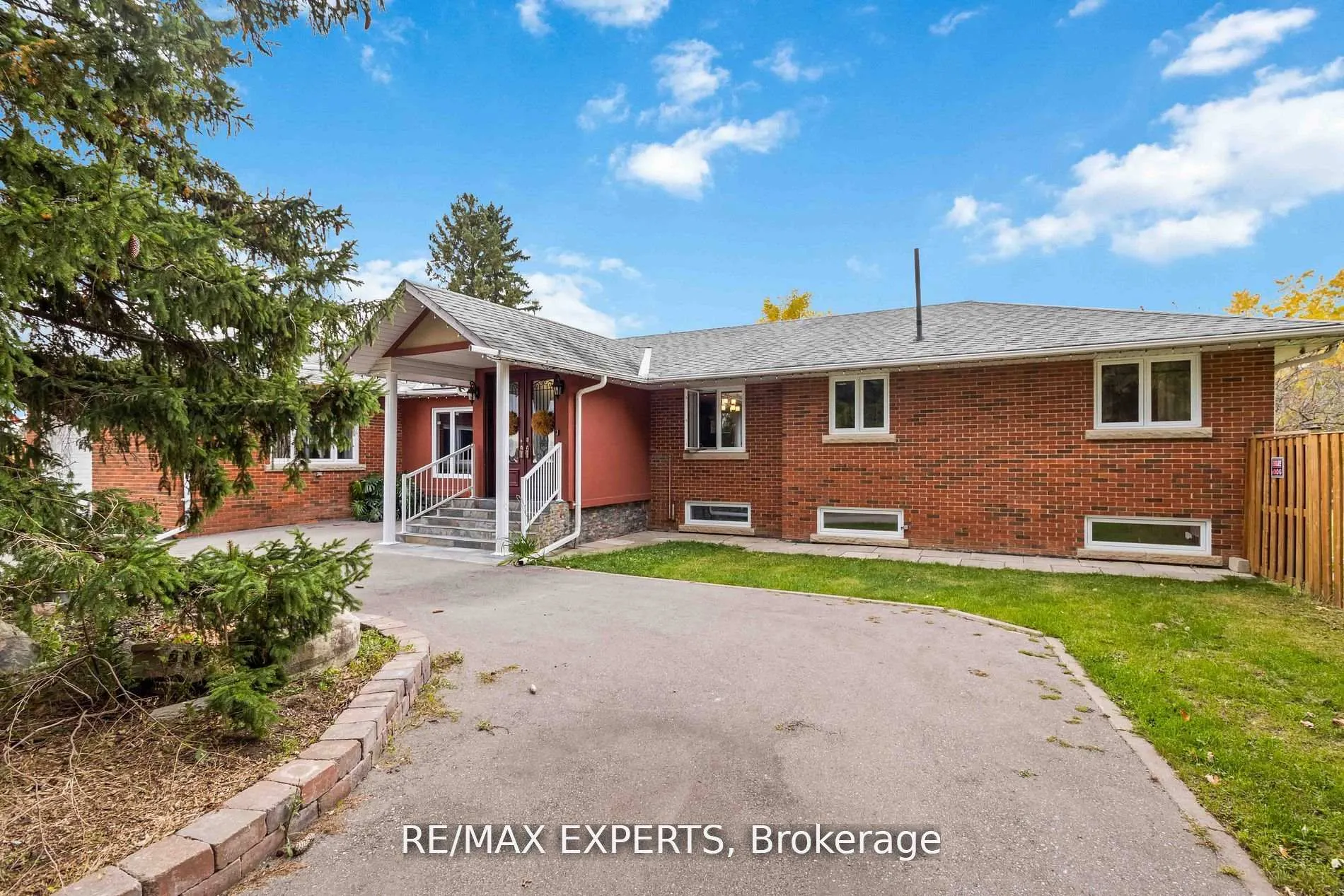 Photo 4 of 20 Leonard Road, King, Schomberg — HOMEH