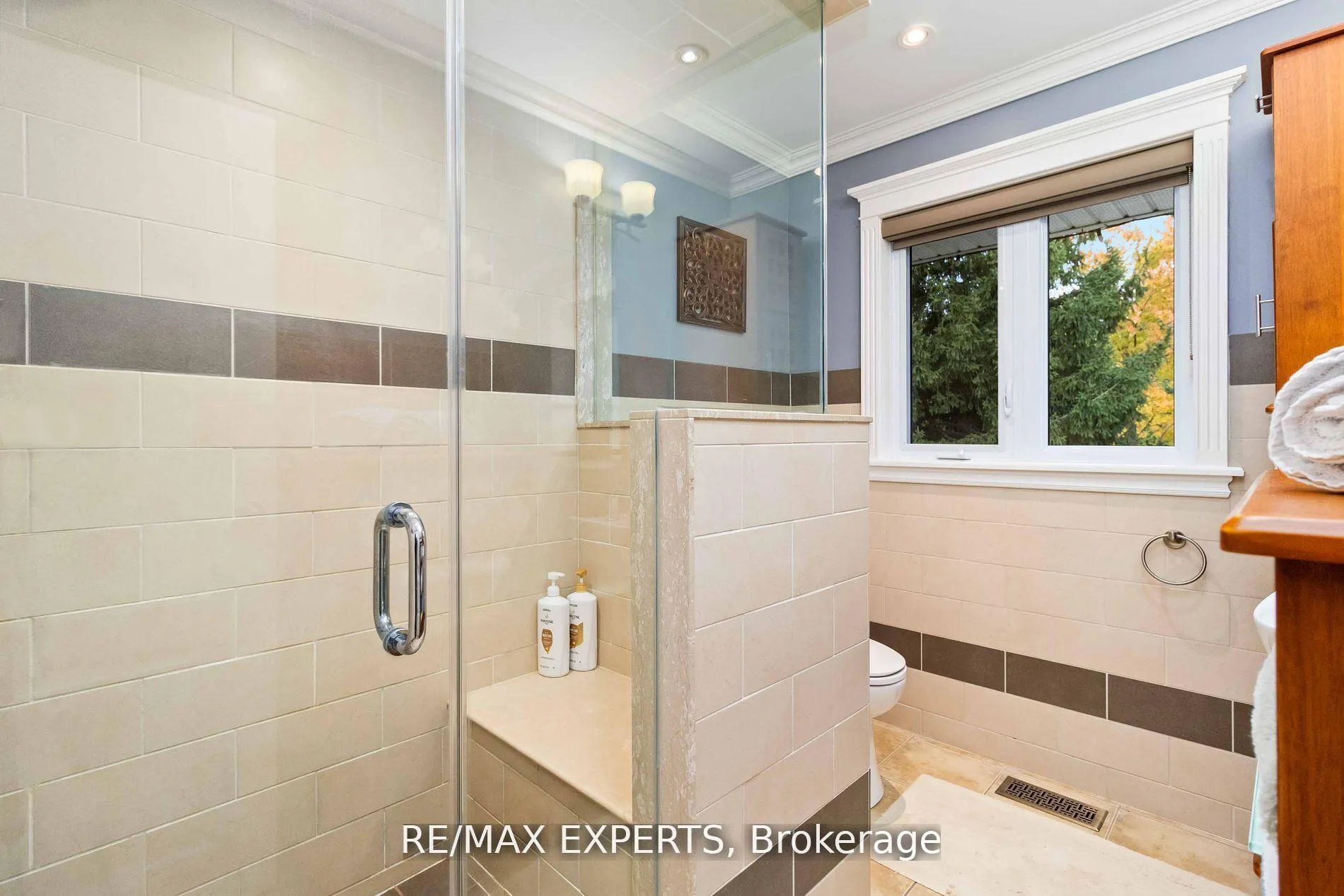 Photo 11 of 20 Leonard Road, King, Schomberg — HOMEH