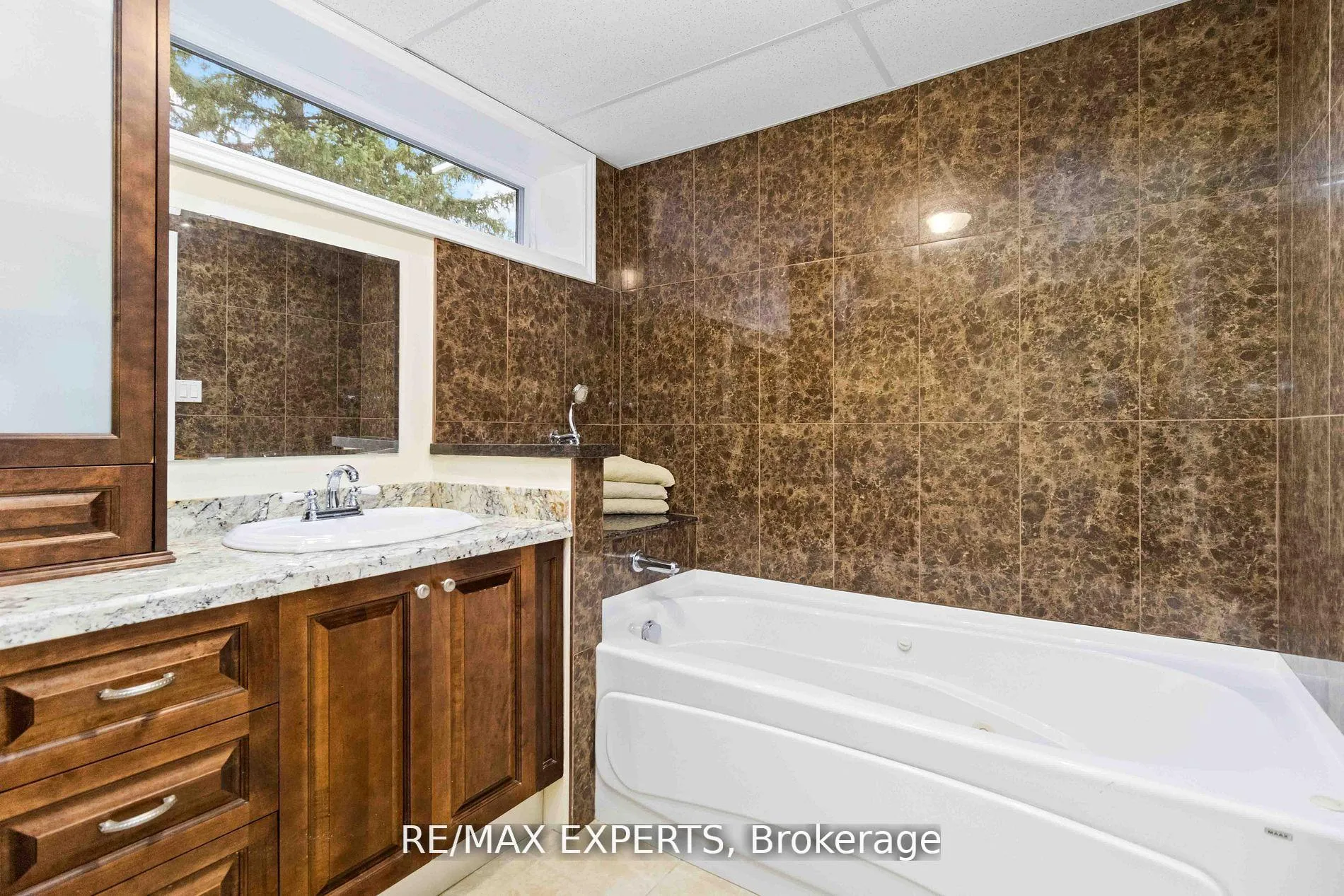 Photo 33 of 20 Leonard Road, King, Schomberg — HOMEH