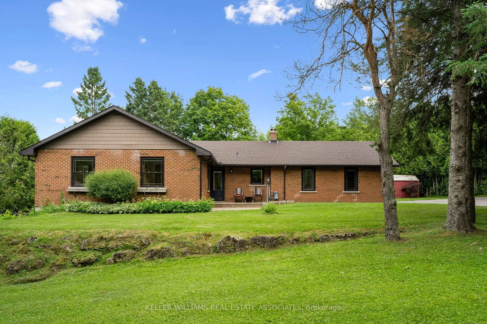 Photo 2 of 6 Cedar Place, Amaranth, Rural Amaranth — HOMEH