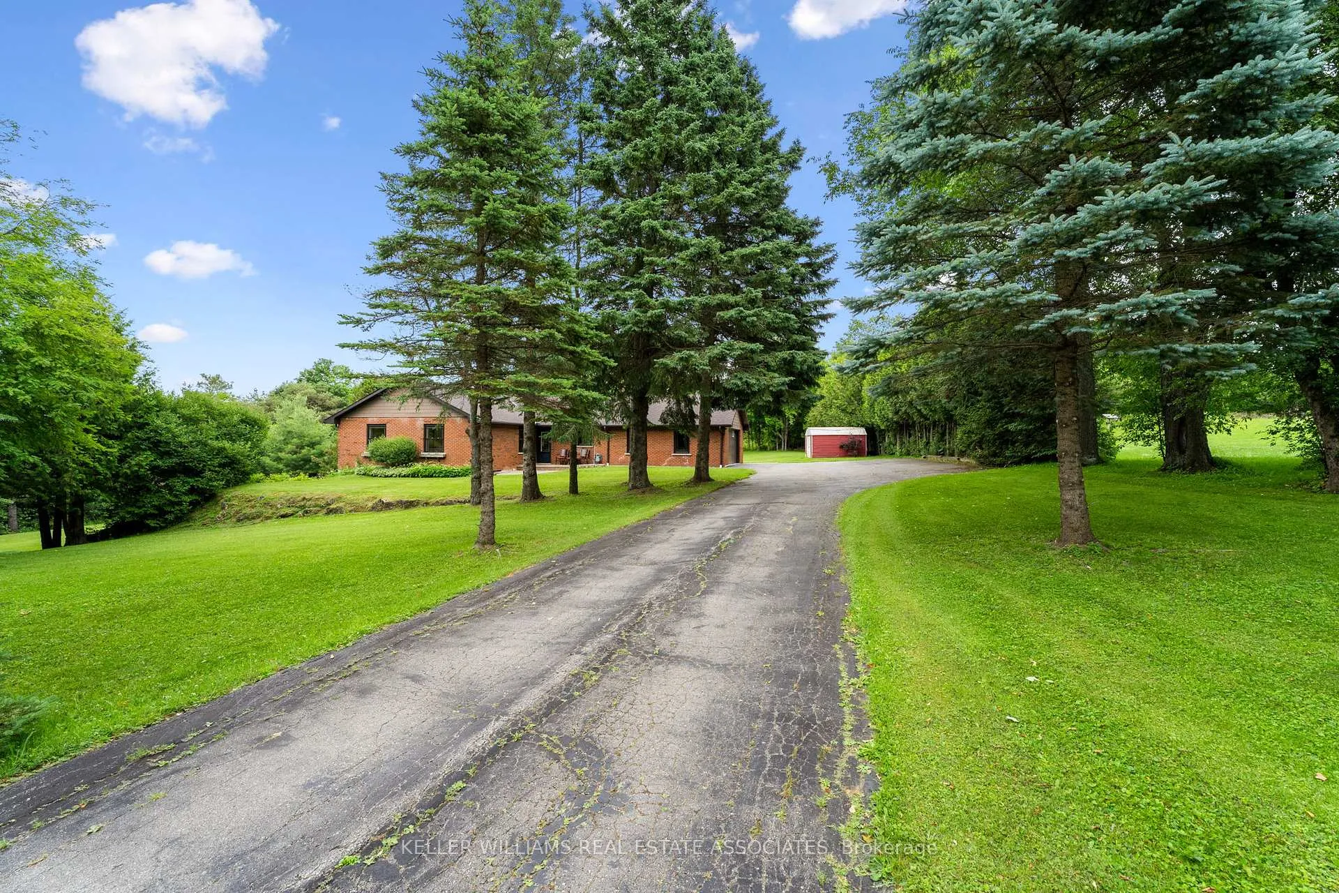 Photo 4 of 6 Cedar Place, Amaranth, Rural Amaranth — HOMEH