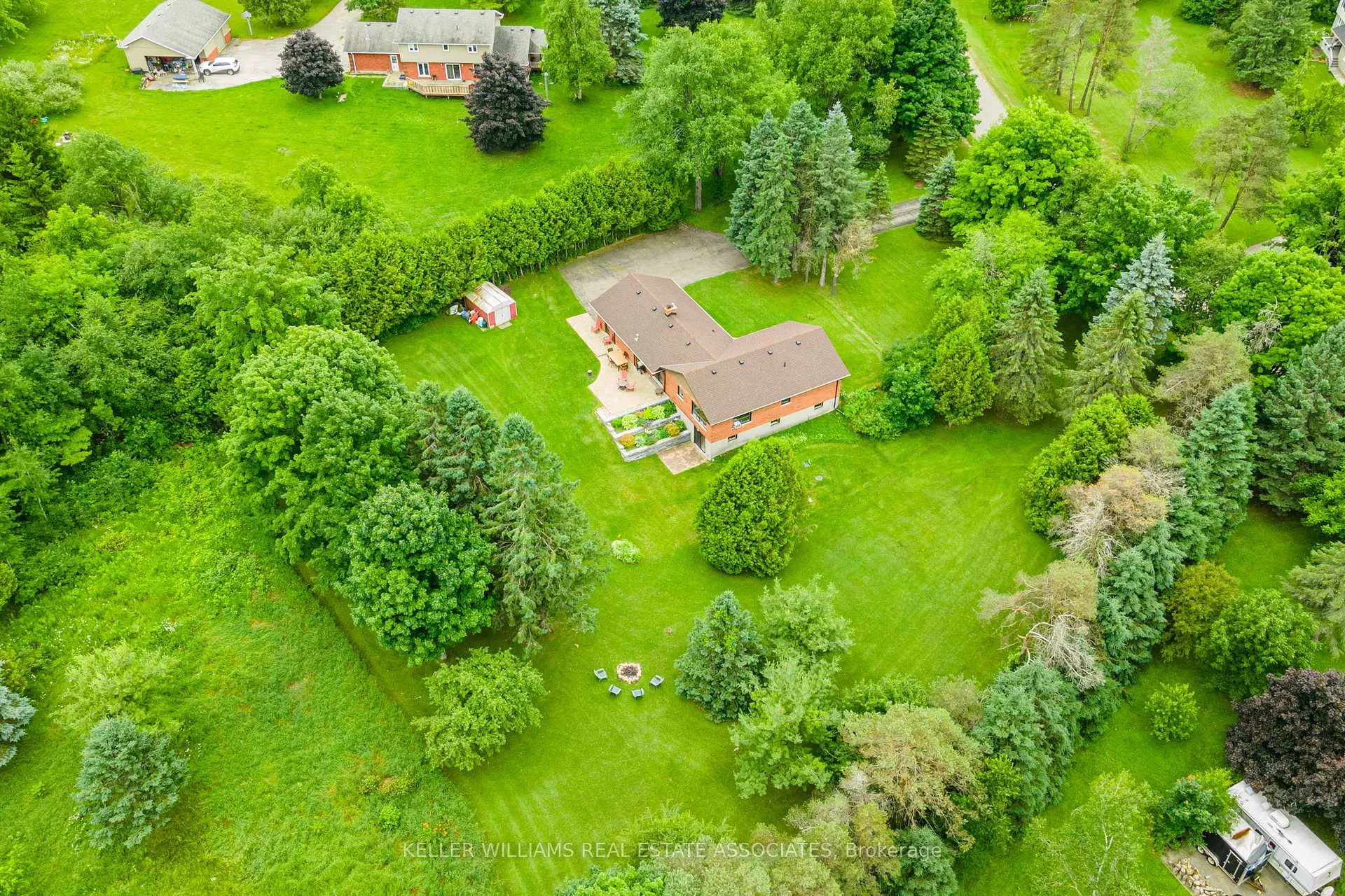 Photo 8 of 6 Cedar Place, Amaranth, Rural Amaranth — HOMEH
