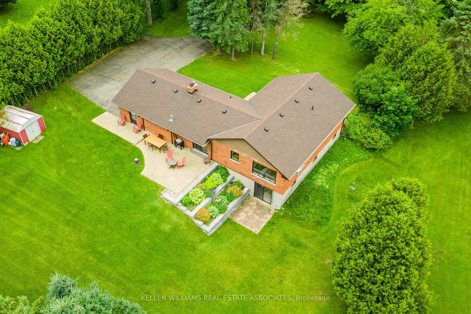 Photo 10 of 6 Cedar Place, Amaranth, Rural Amaranth — HOMEH