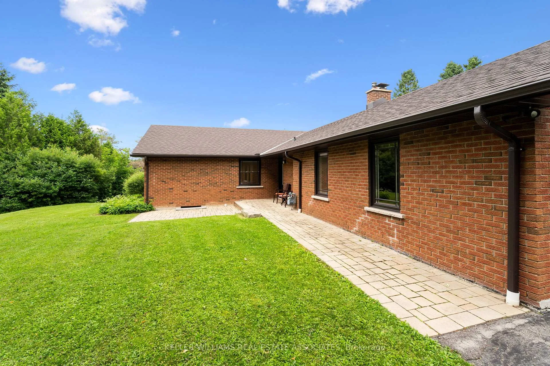 Photo 11 of 6 Cedar Place, Amaranth, Rural Amaranth — HOMEH
