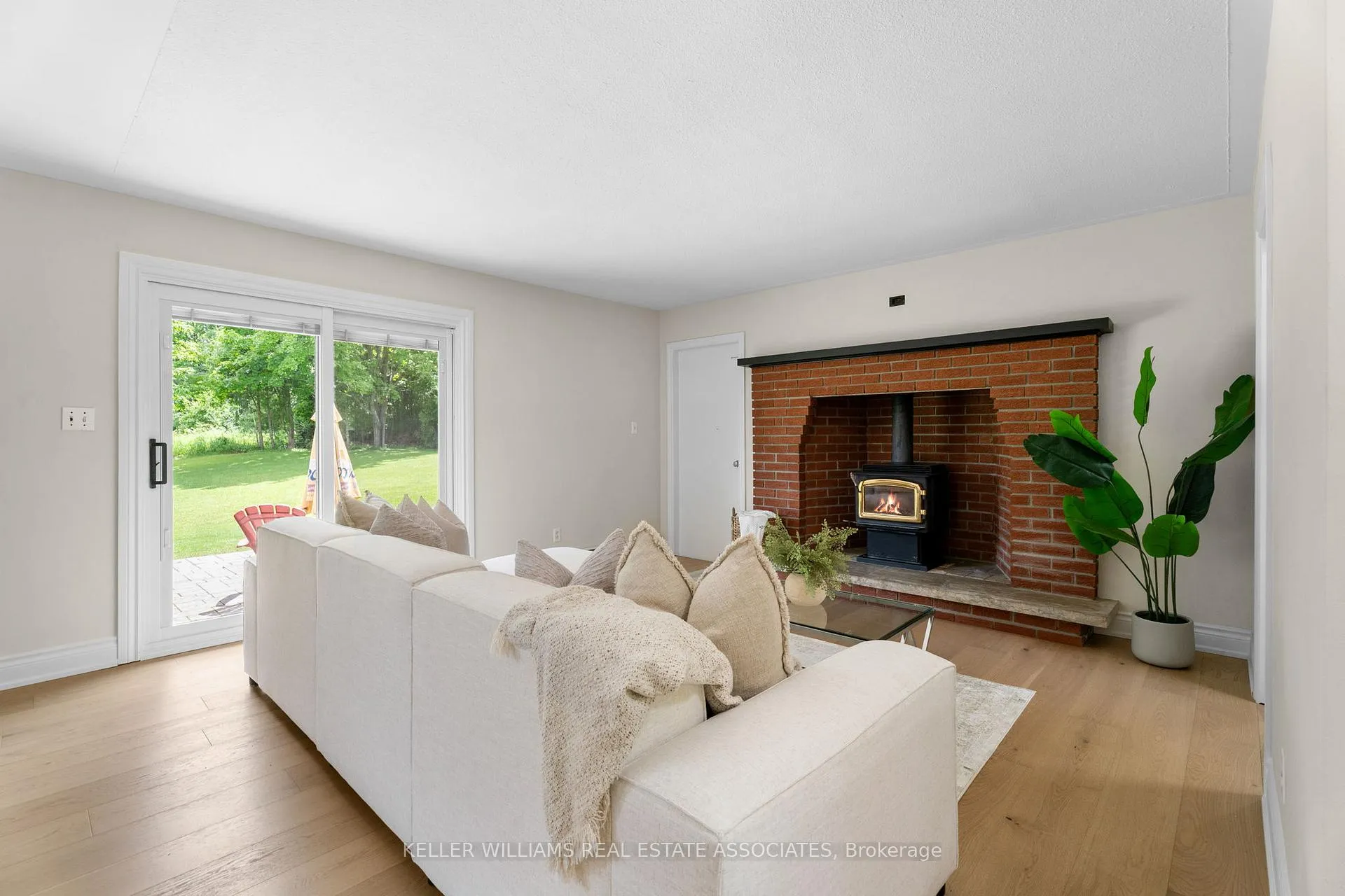 Photo 13 of 6 Cedar Place, Amaranth, Rural Amaranth — HOMEH
