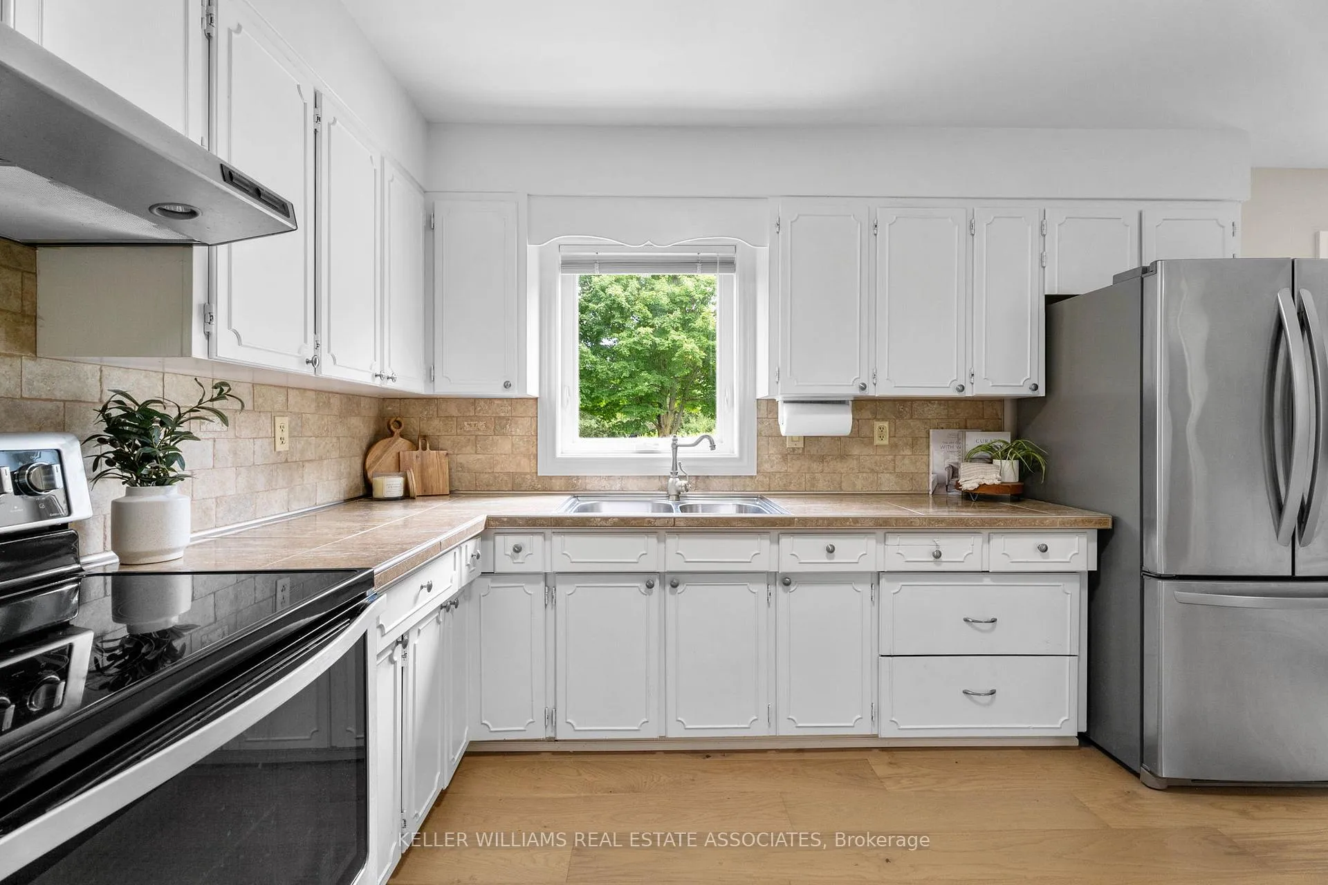Photo 17 of 6 Cedar Place, Amaranth, Rural Amaranth — HOMEH
