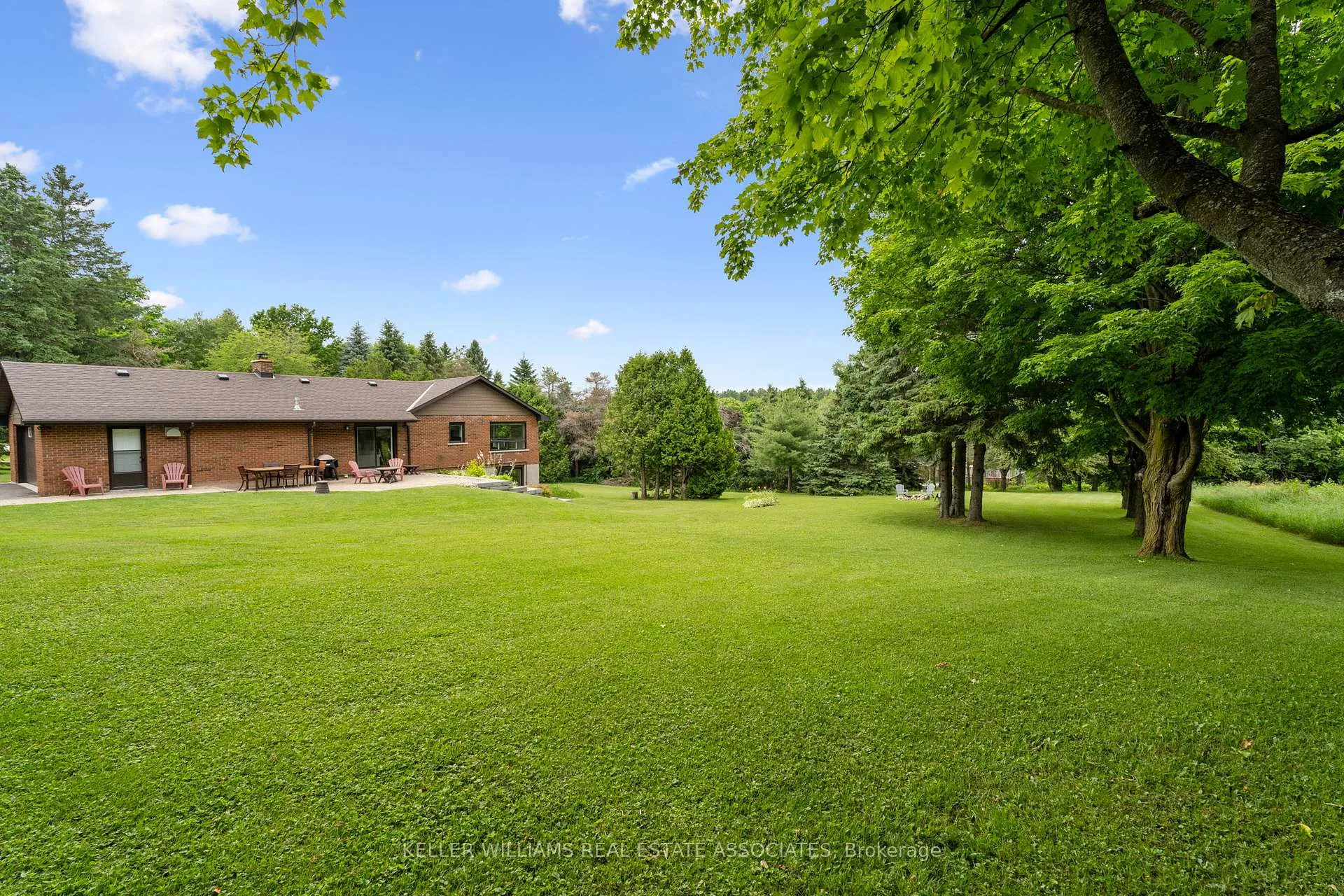 Photo 33 of 6 Cedar Place, Amaranth, Rural Amaranth — HOMEH