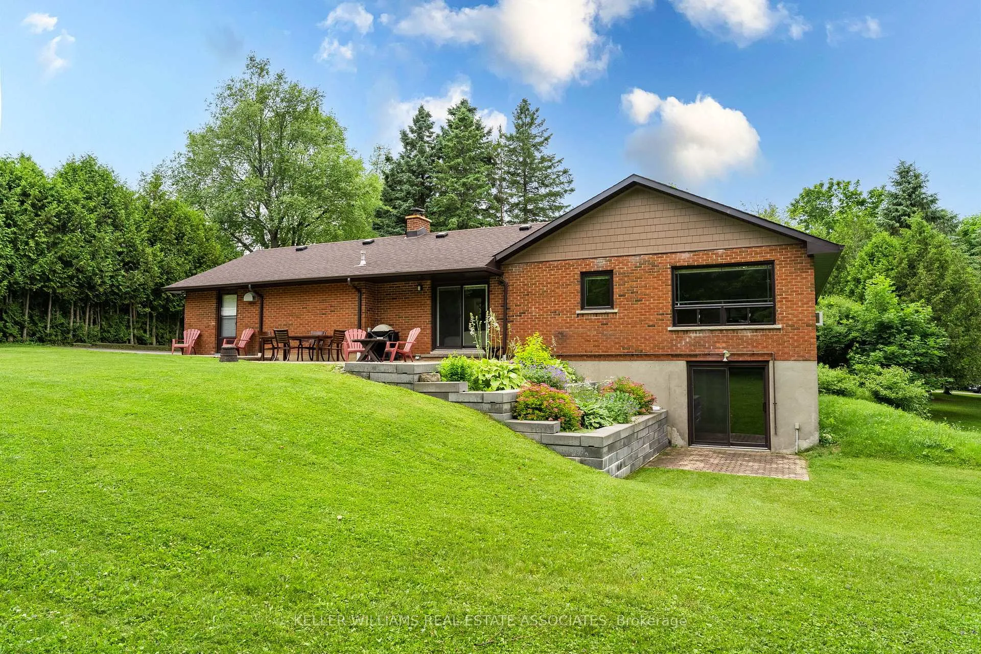 Photo 37 of 6 Cedar Place, Amaranth, Rural Amaranth — HOMEH
