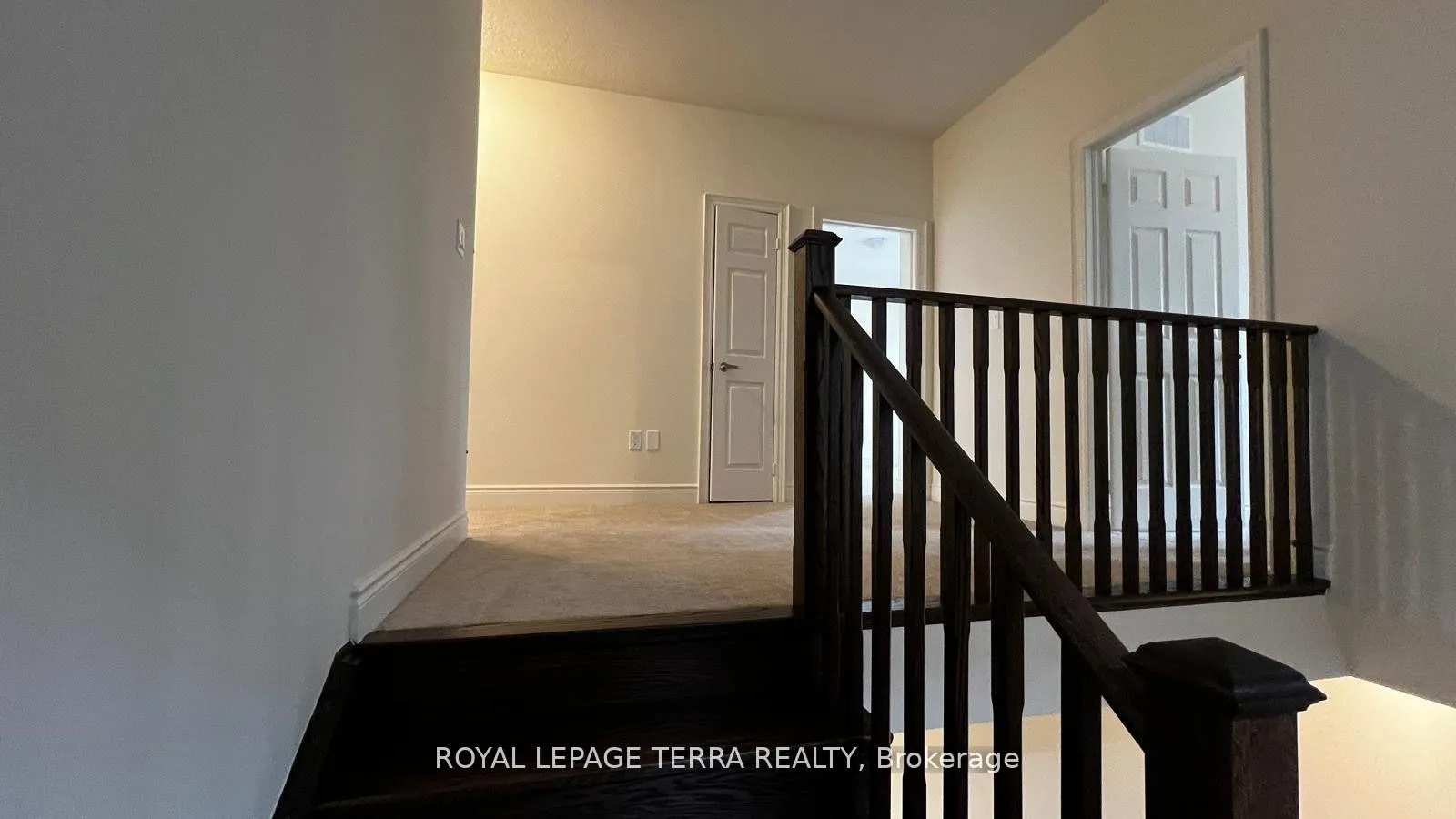 Photo 9 of 29 Bloomfield Cres Drive, Cambridge — HOMEH