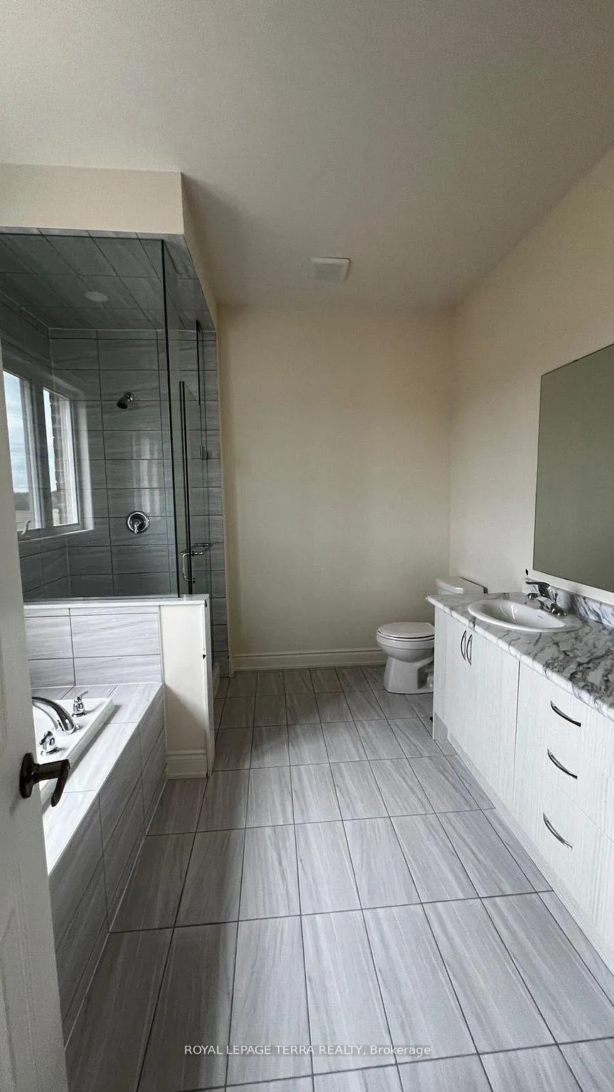 Photo 12 of 29 Bloomfield Cres Drive, Cambridge — HOMEH