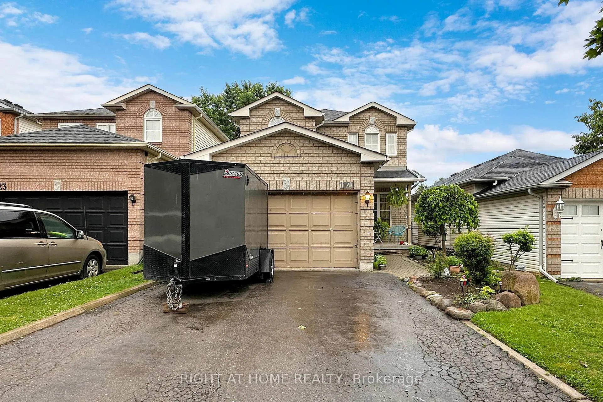 Photo 2 of 1121 Ridgemount Boulevard, Oshawa, Pinecrest — HOMEH