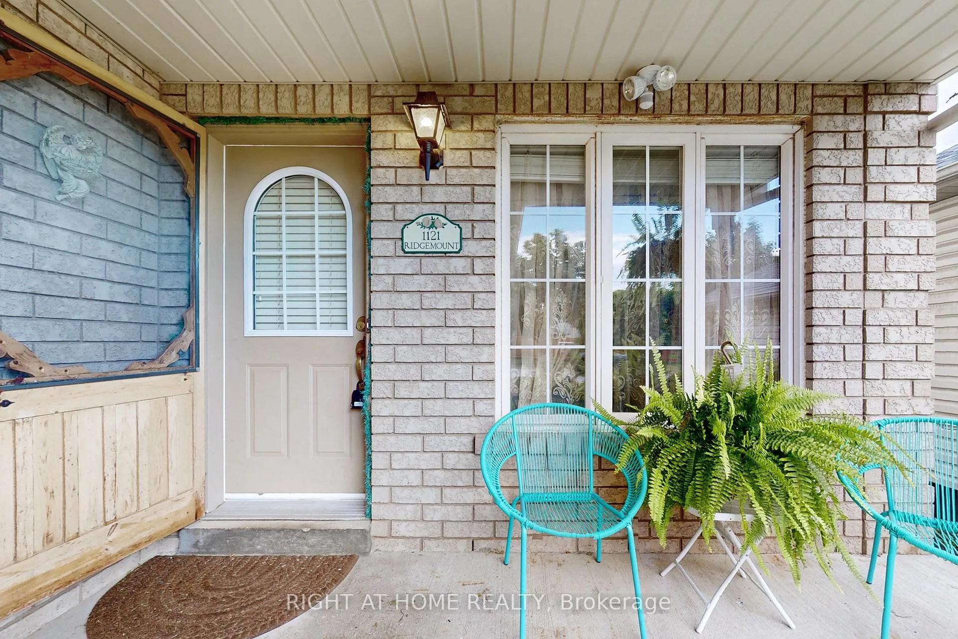 Photo 3 of 1121 Ridgemount Boulevard, Oshawa, Pinecrest — HOMEH