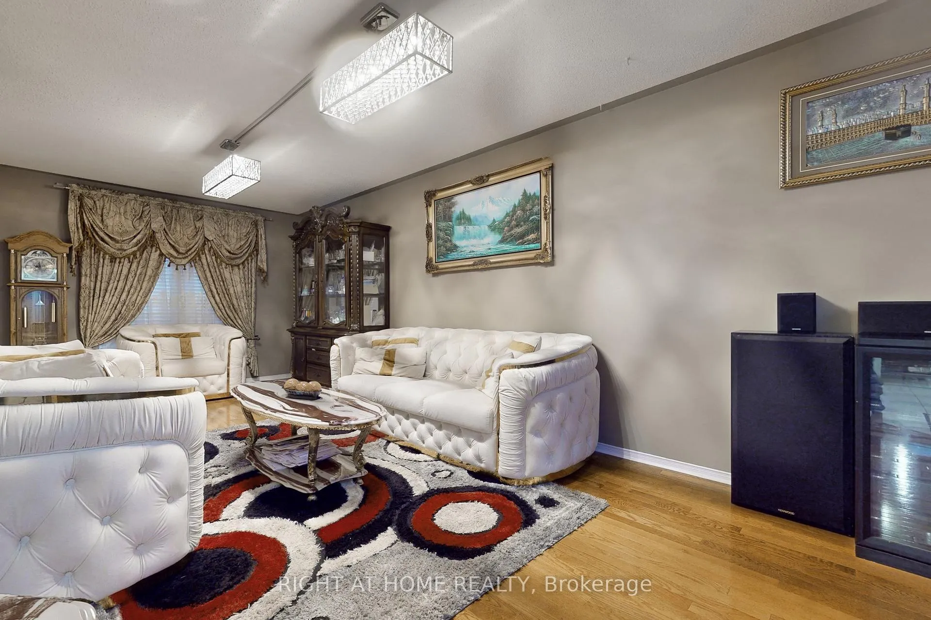 Photo 4 of 1121 Ridgemount Boulevard, Oshawa, Pinecrest — HOMEH