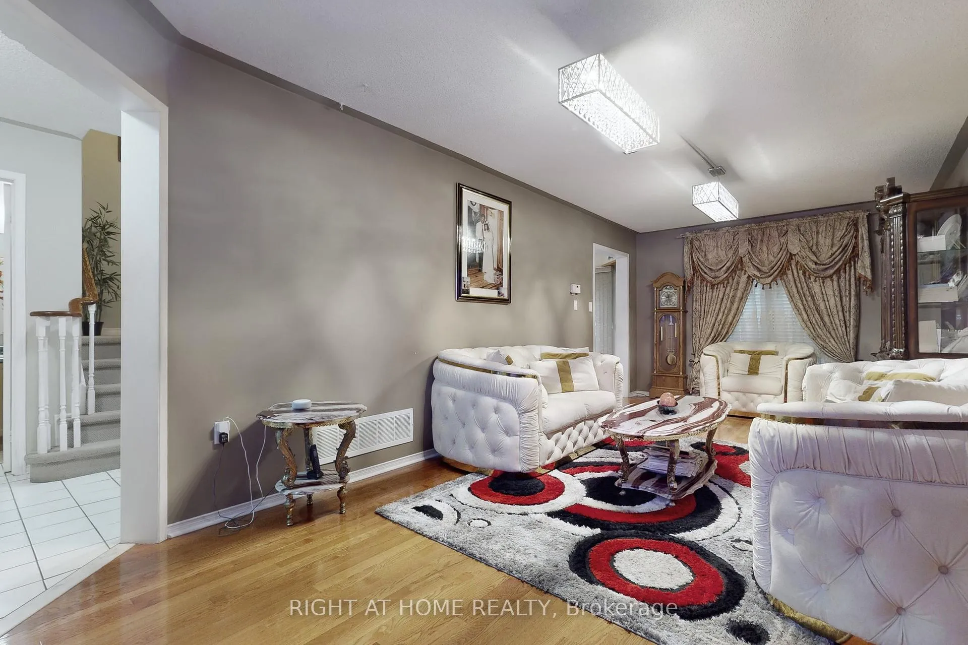 Photo 5 of 1121 Ridgemount Boulevard, Oshawa, Pinecrest — HOMEH
