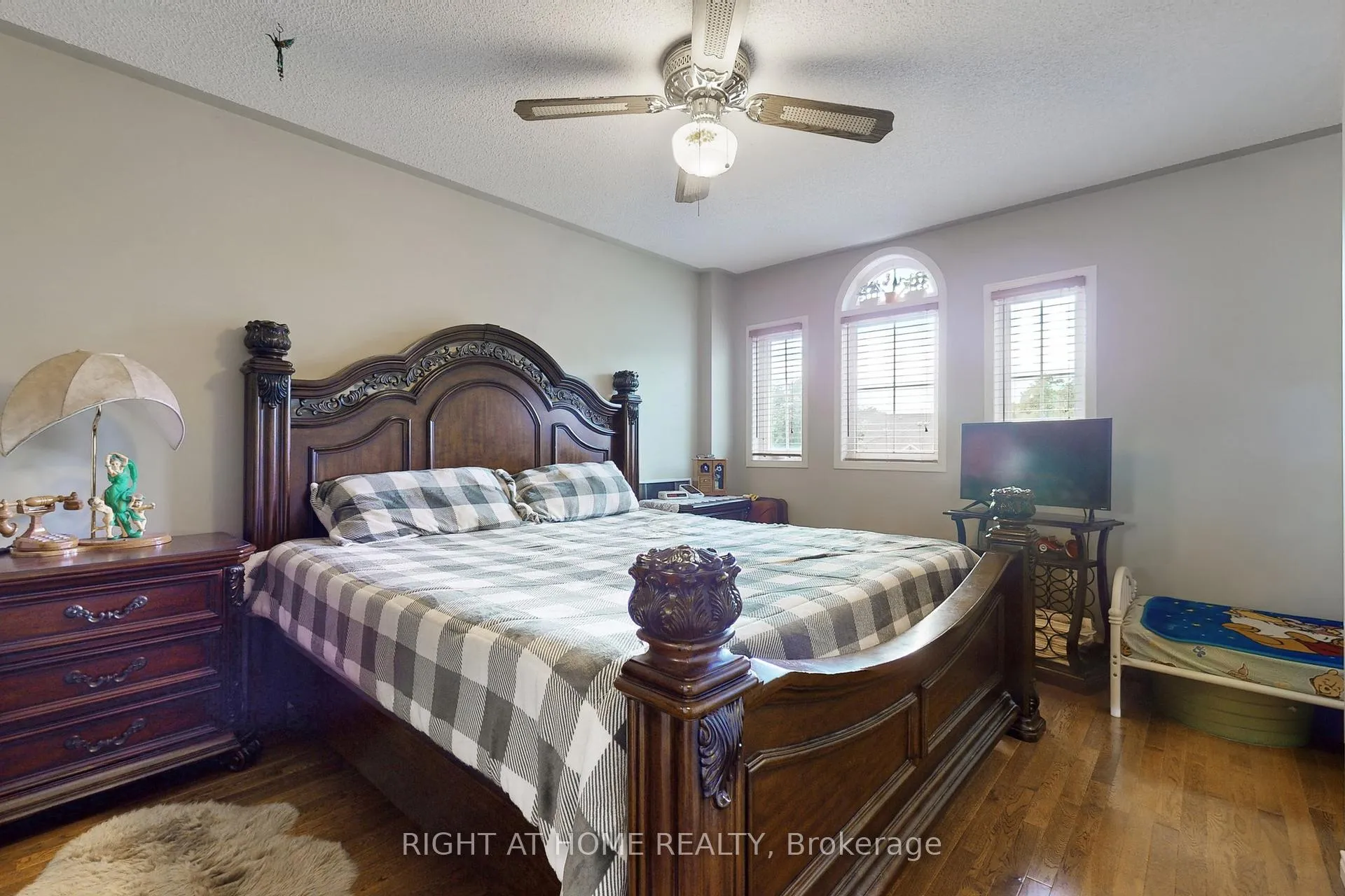 Photo 12 of 1121 Ridgemount Boulevard, Oshawa, Pinecrest — HOMEH