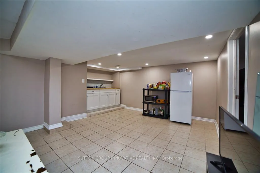 Photo 5 of Unit LOWER, 90 Barons Avenue N, Hamilton, Homeside — HOMEH