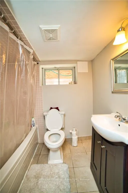Photo 8 of Unit LOWER, 90 Barons Avenue N, Hamilton, Homeside — HOMEH