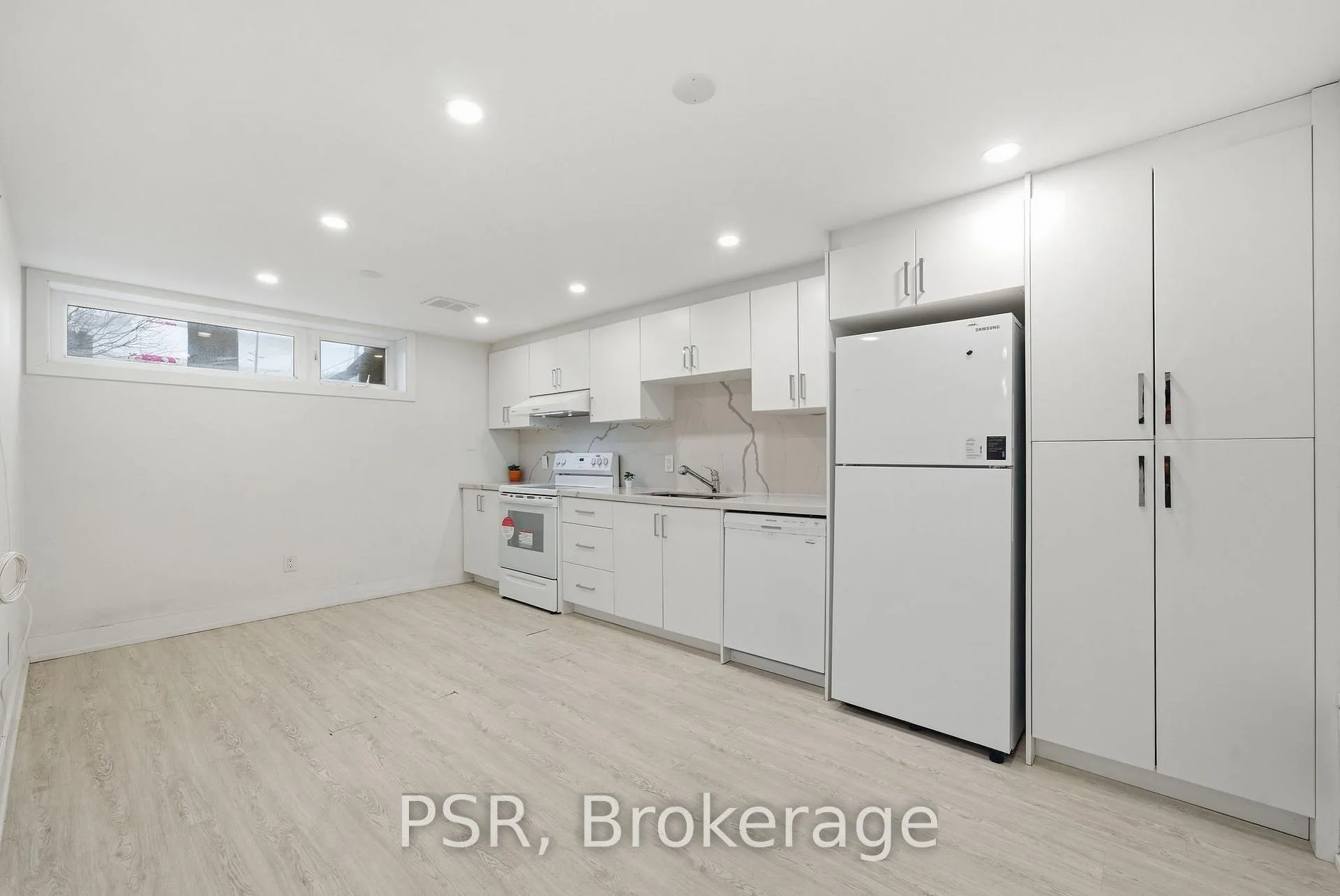Photo 5 of Unit 1, 27 Kigsview (lower) Boulevard, Etobicoke, Kingsview Village-The Westway — HOMEH