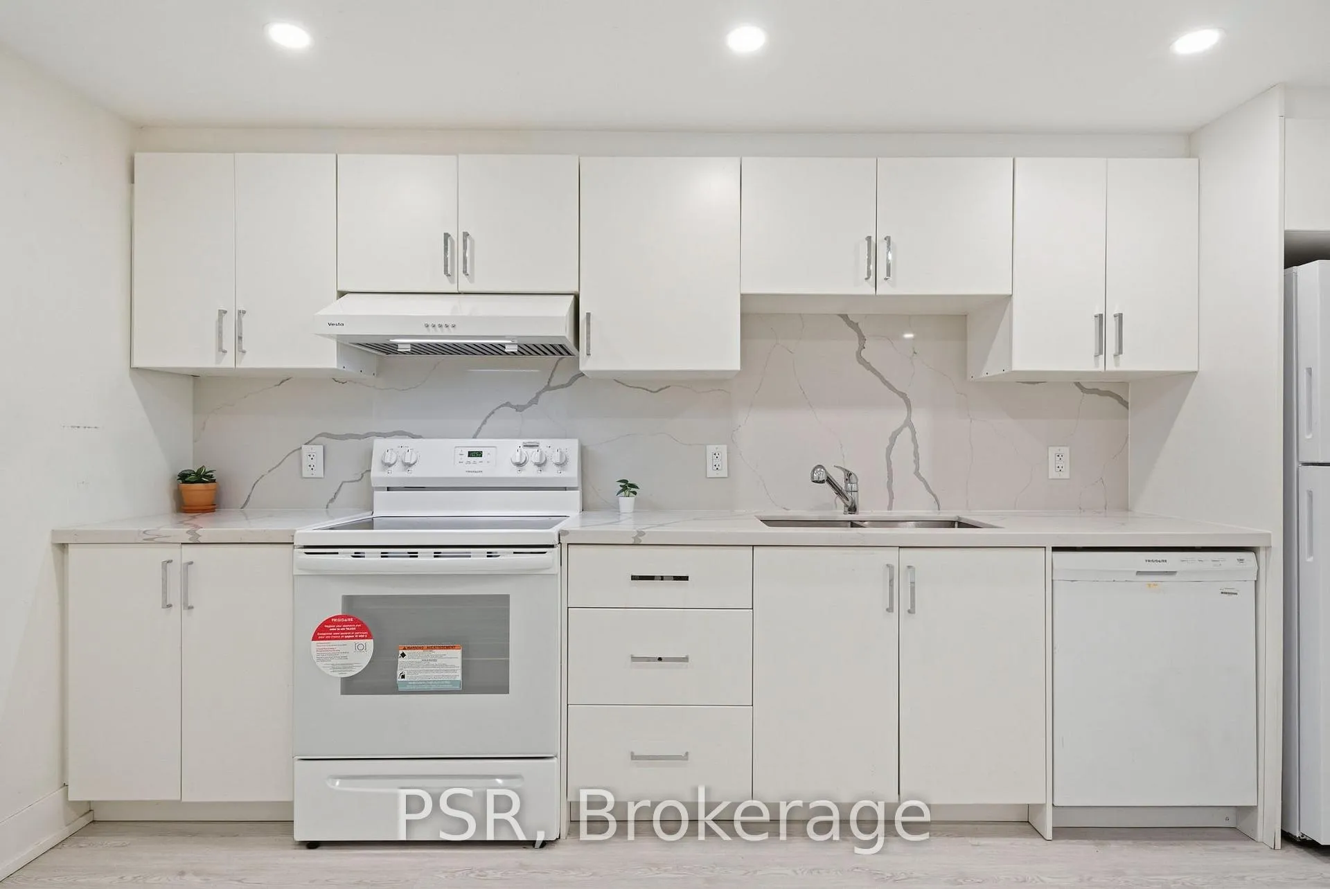 Photo 6 of Unit 1, 27 Kigsview (lower) Boulevard, Etobicoke, Kingsview Village-The Westway — HOMEH