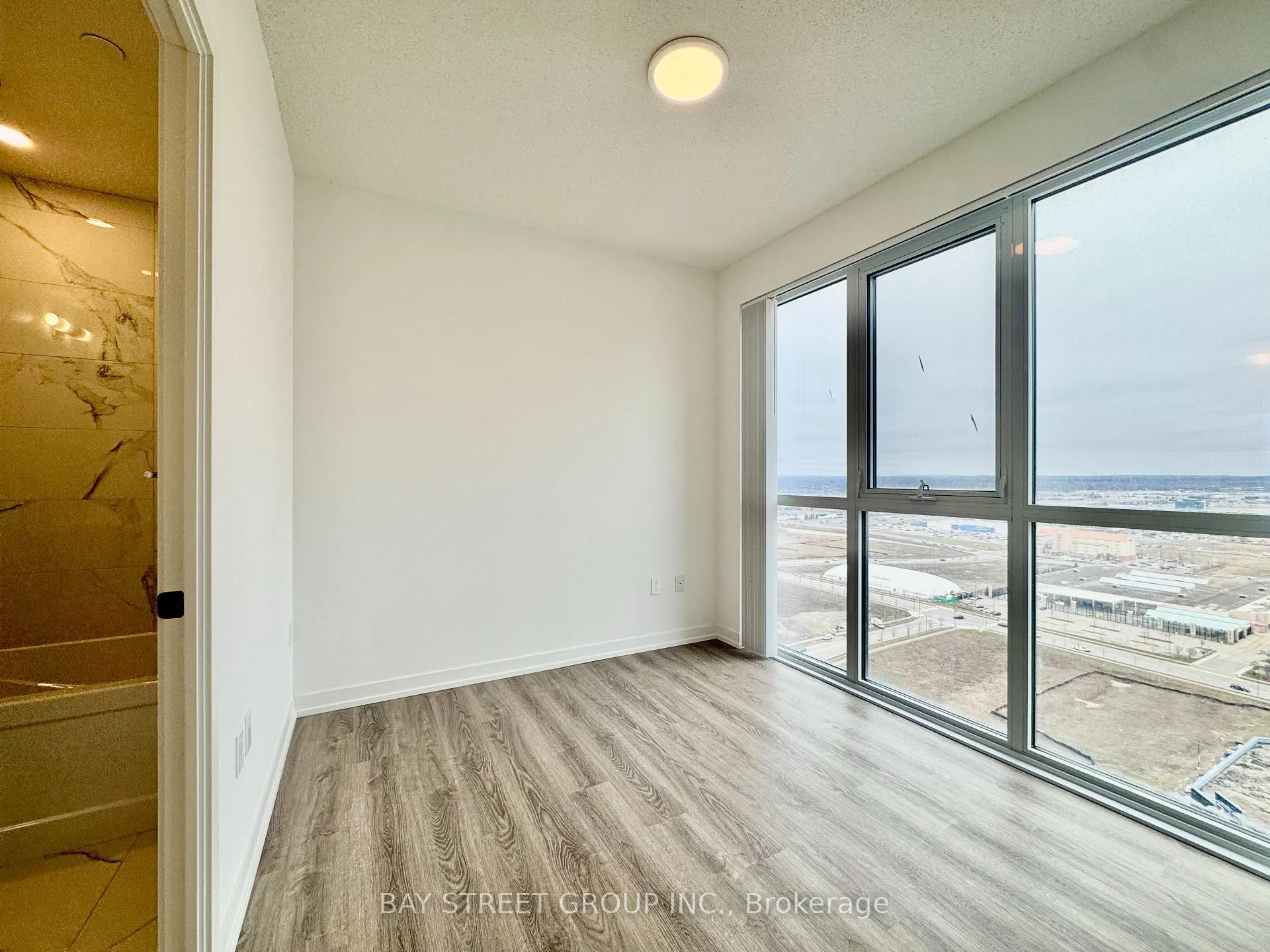 Photo 3 of Unit 2906, 8 Interchange Way, Vaughan, Vaughan Corporate Centre — HOMEH