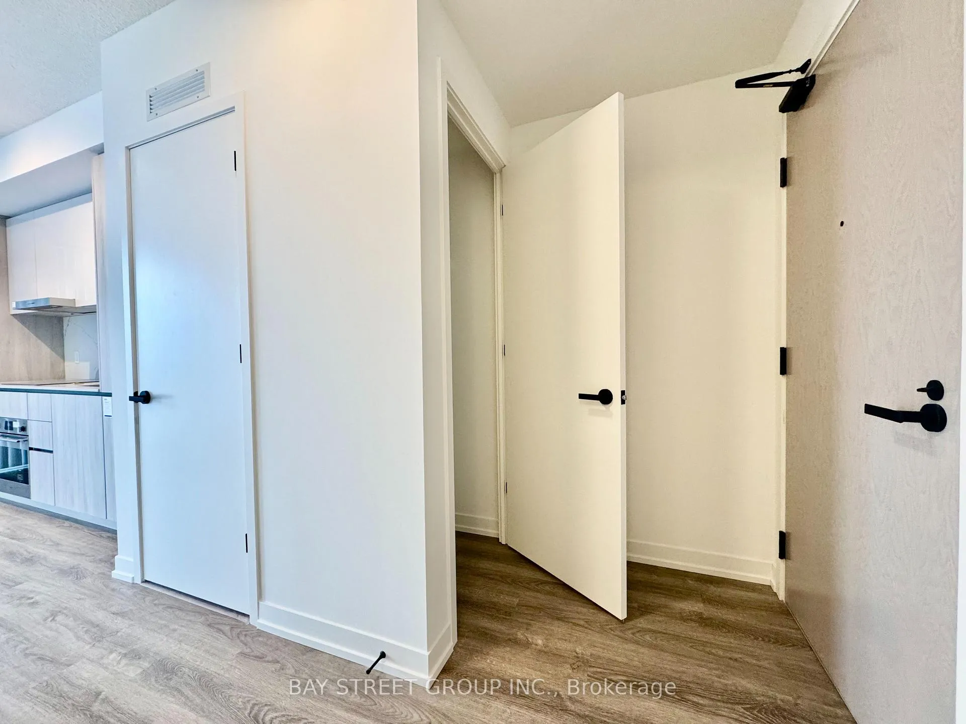 Photo 5 of Unit 2906, 8 Interchange Way, Vaughan, Vaughan Corporate Centre — HOMEH