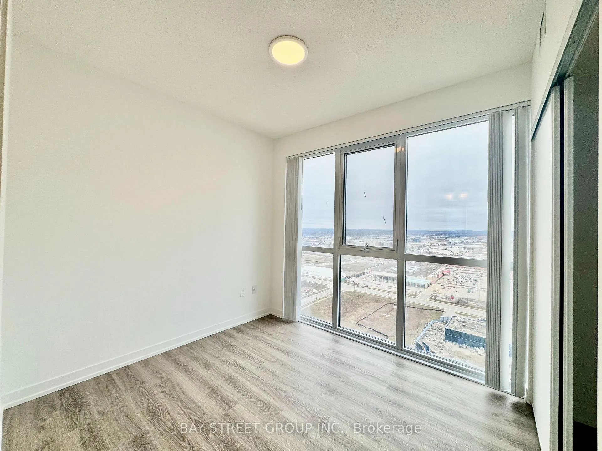 Photo 7 of Unit 2906, 8 Interchange Way, Vaughan, Vaughan Corporate Centre — HOMEH