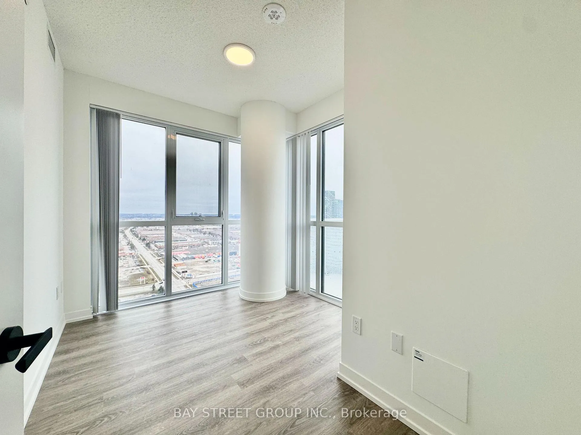 Photo 8 of Unit 2906, 8 Interchange Way, Vaughan, Vaughan Corporate Centre — HOMEH