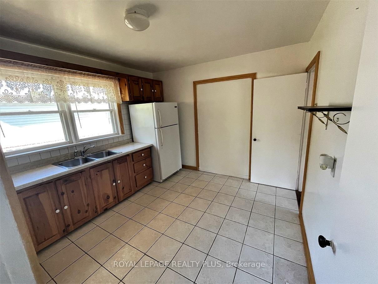 Photo 8 of 5529 Randolph Crescent, Burlington, Appleby — HOMEH