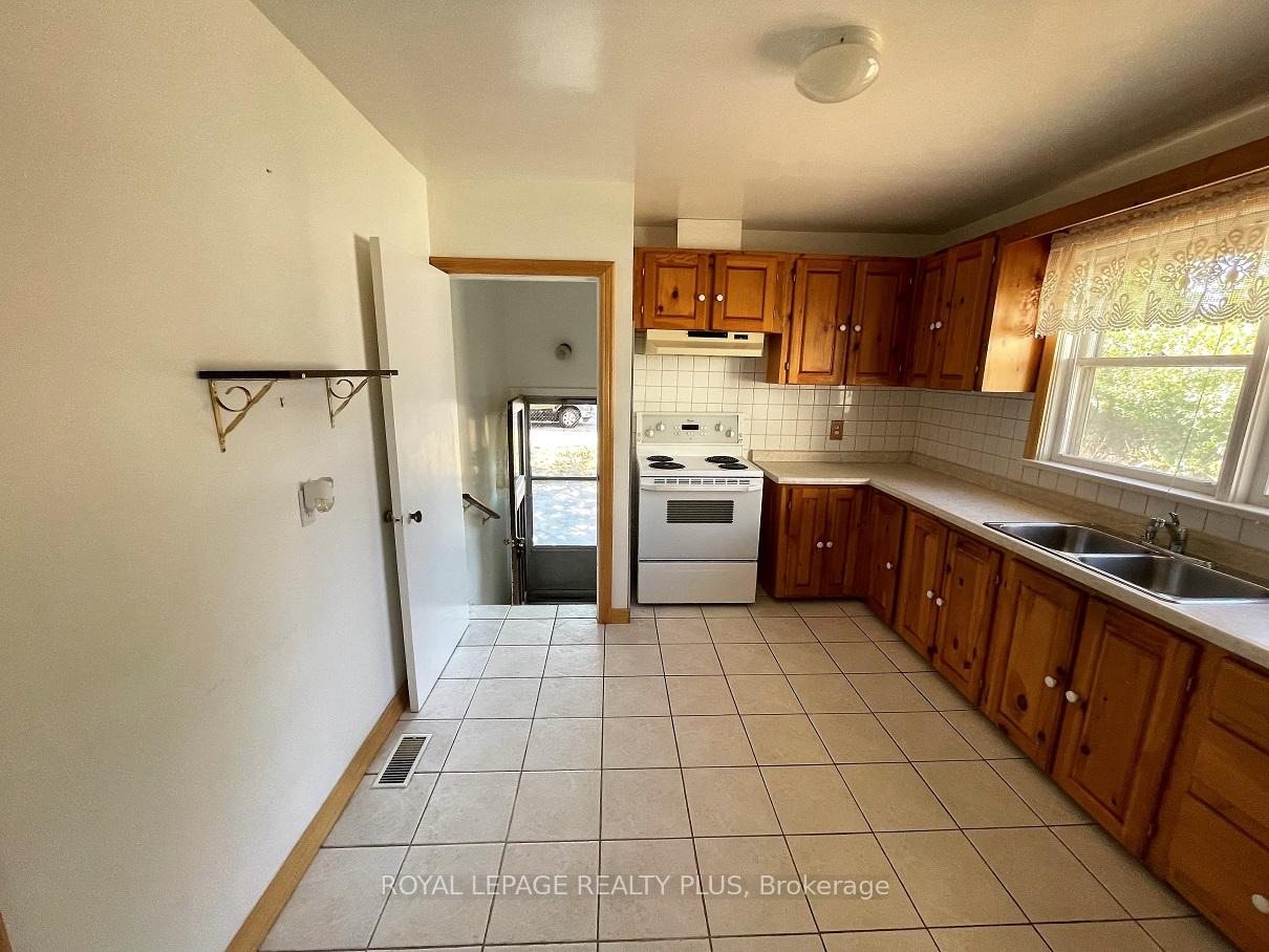 Photo 16 of 5529 Randolph Crescent, Burlington, Appleby — HOMEH