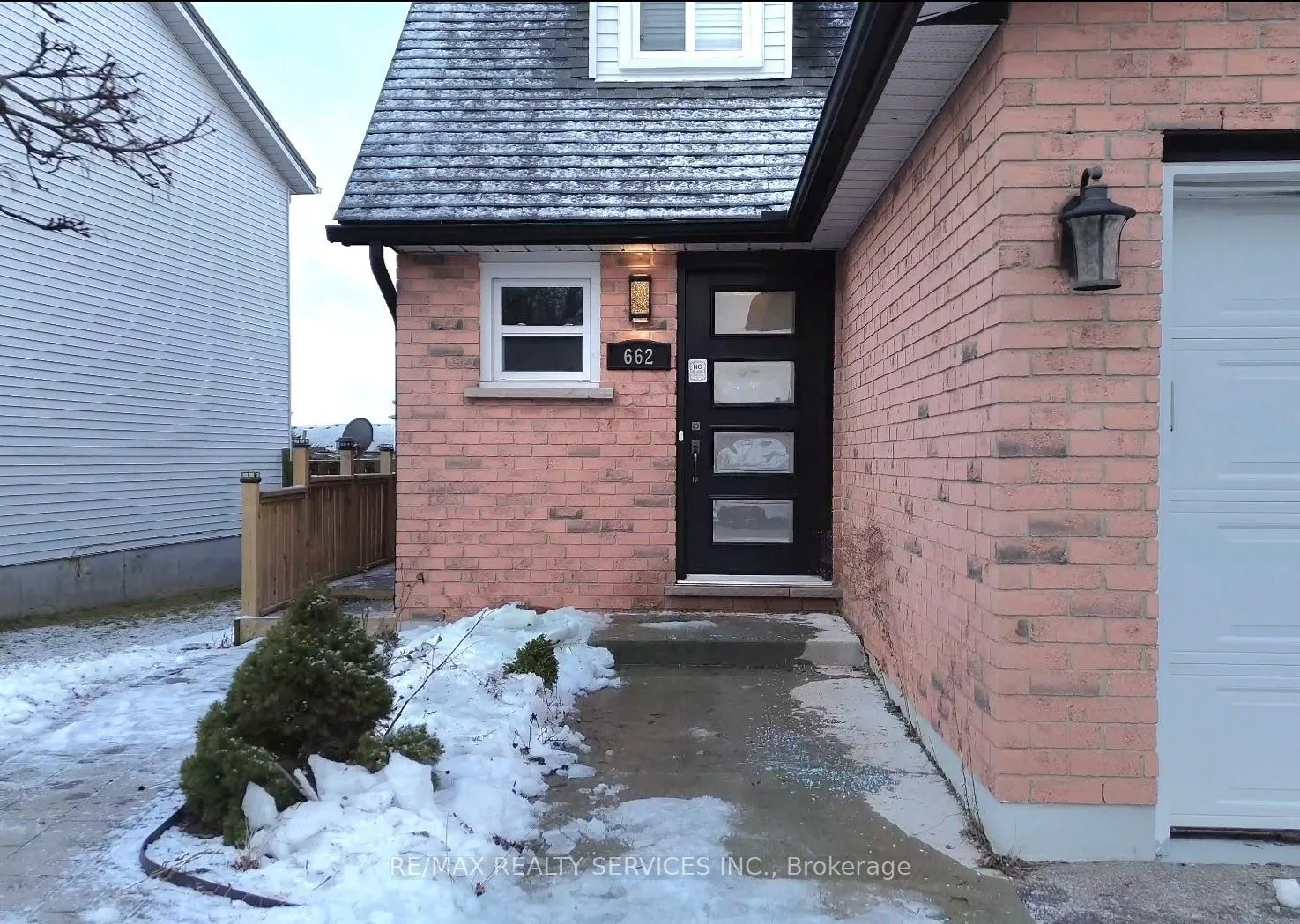 Photo 3 of 662 Elgin Street N, Cambridge, Greenway-Chaplin — HOMEH
