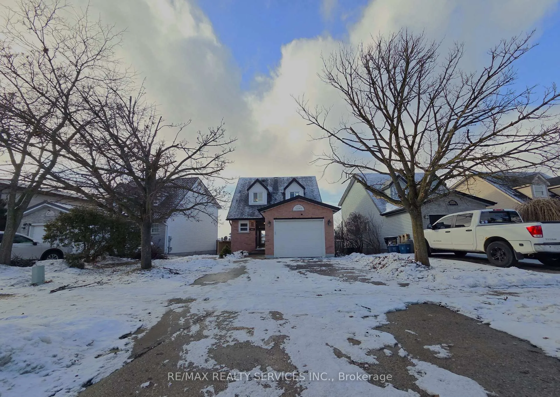 Photo 4 of 662 Elgin Street N, Cambridge, Greenway-Chaplin — HOMEH
