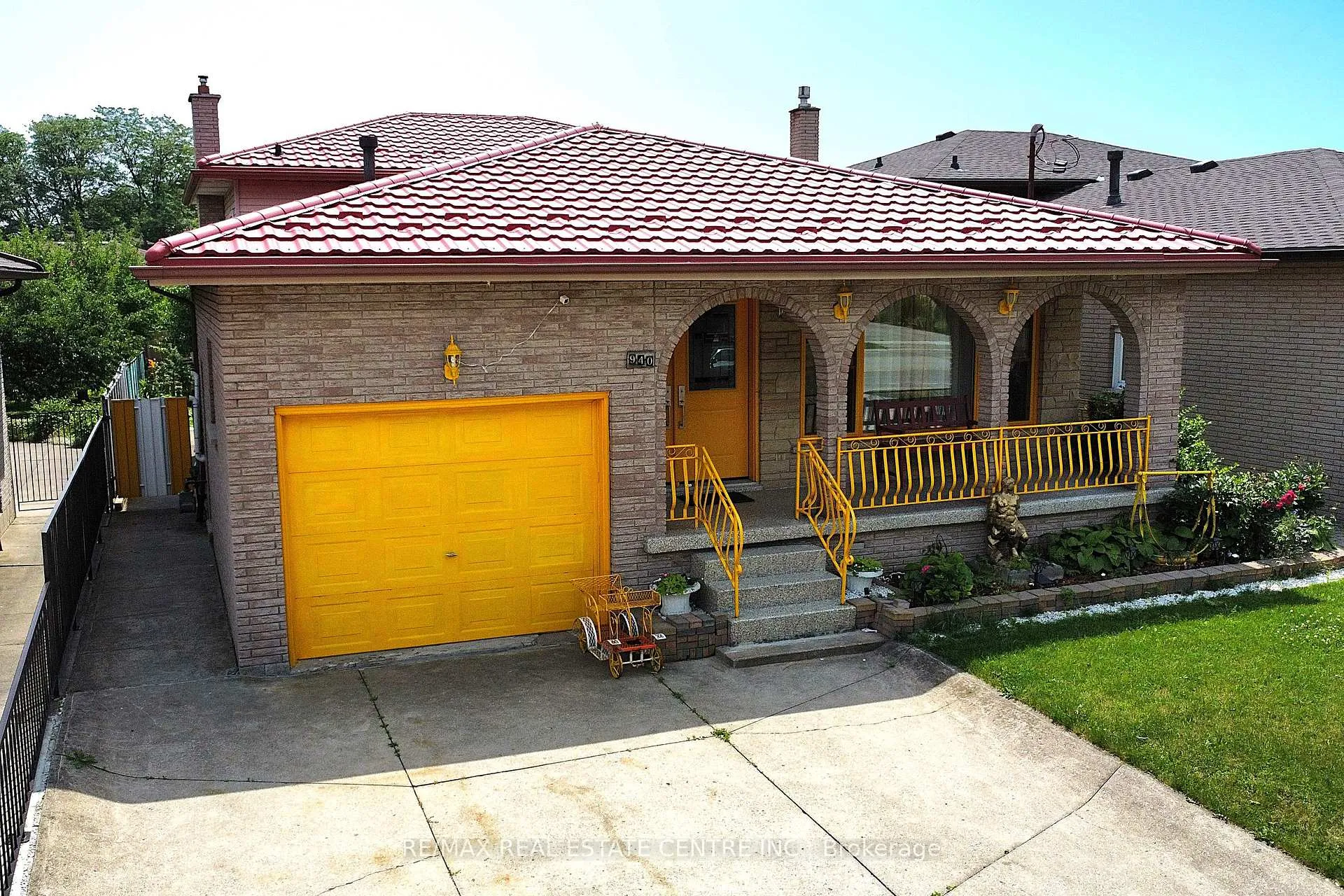 Photo 1 of 940 Stone Church Road E, Hamilton, Templemead — HOMEH