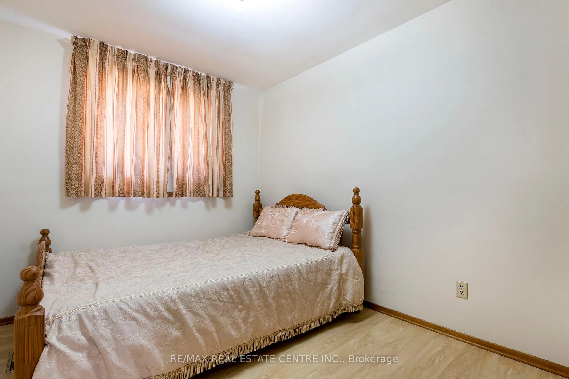 Photo 13 of 940 Stone Church Road E, Hamilton, Templemead — HOMEH