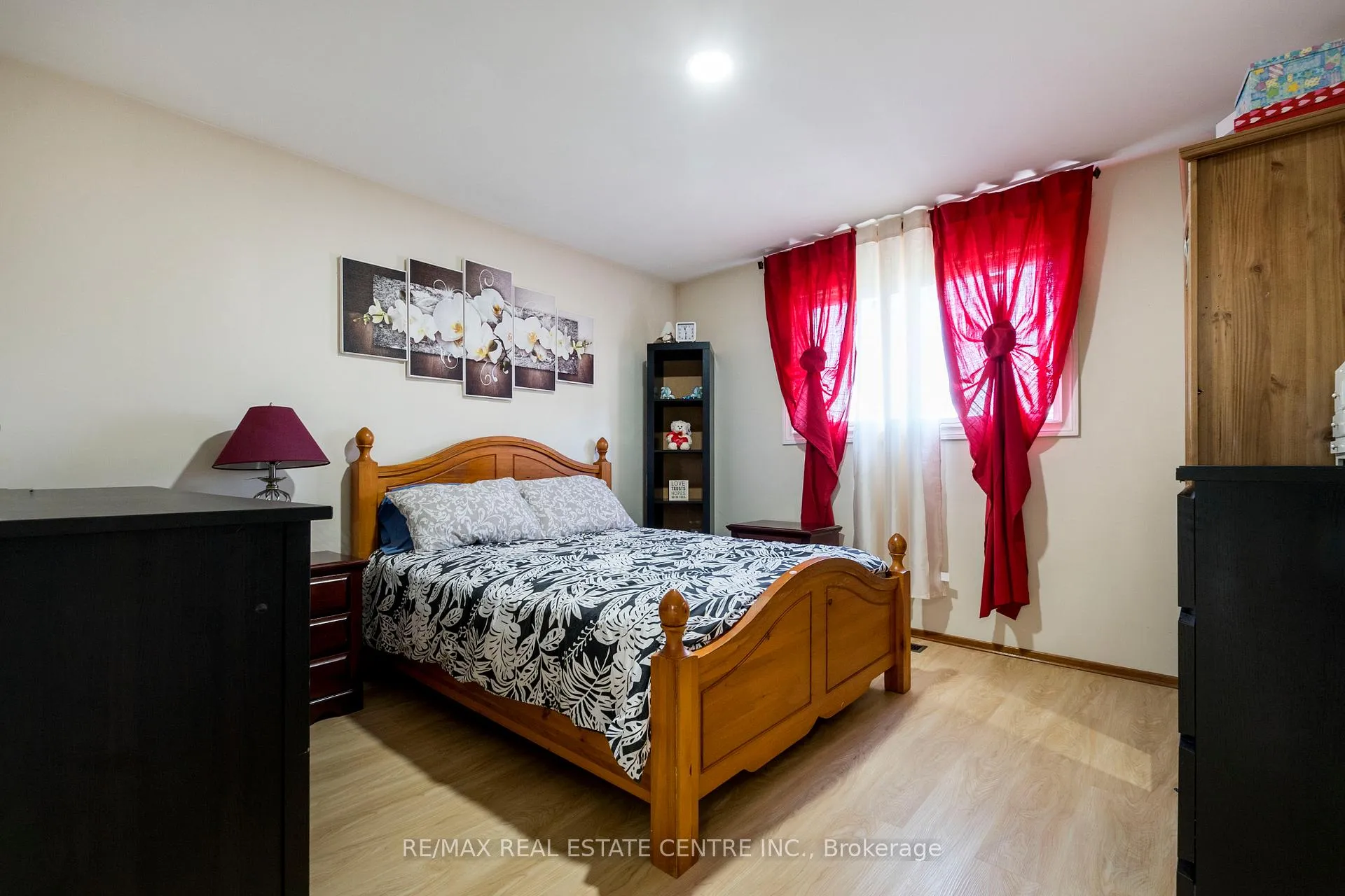 Photo 16 of 940 Stone Church Road E, Hamilton, Templemead — HOMEH