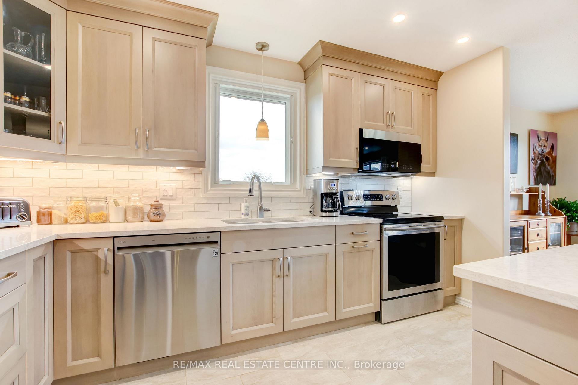Photo 14 of 23 Taylor Road, Brant, South Dumfries — HOMEH
